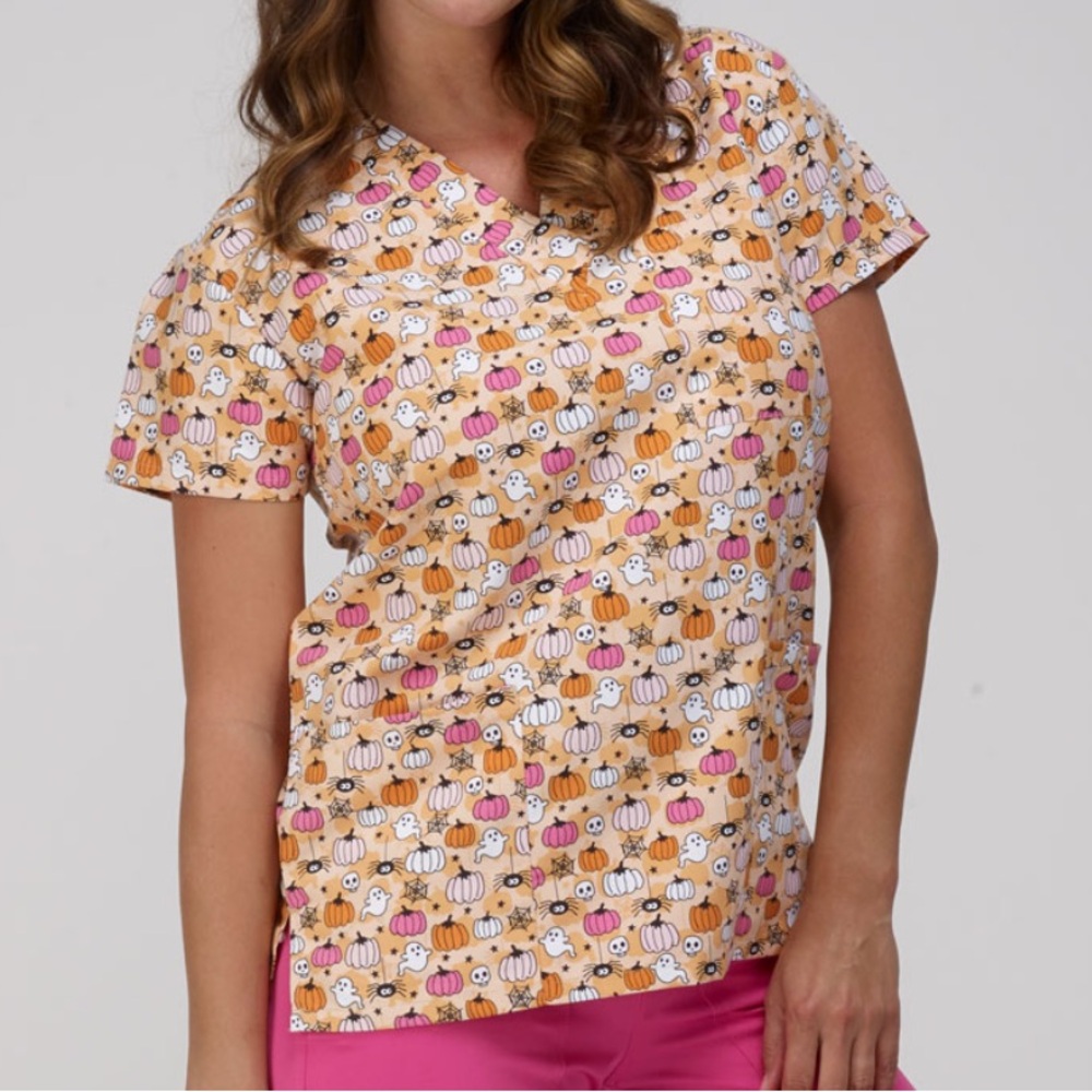 NWT Women’s 2X I Love Scrubs Halloween Ditsy Scrub Top